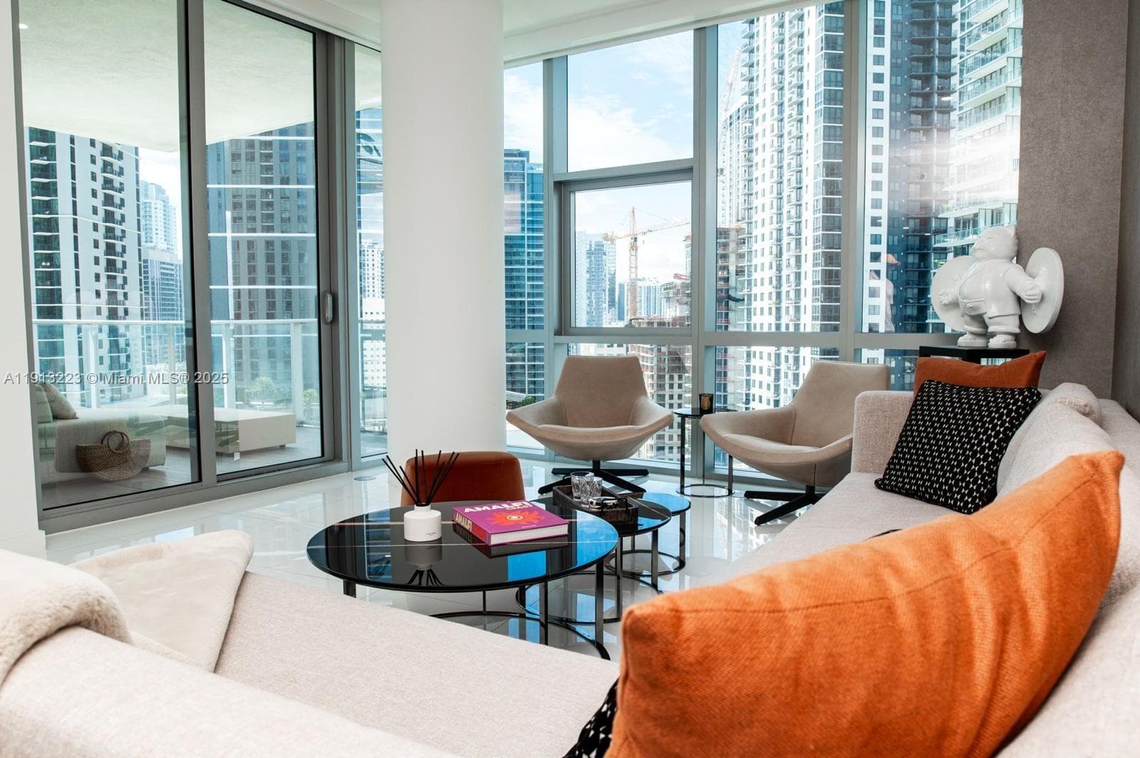 851 NE 1st Ave # 1811, Miami FL 33132 photo 2