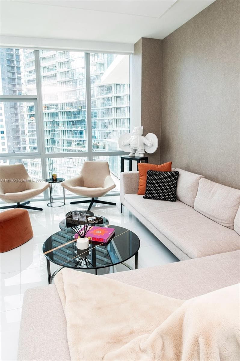 851 NE 1st Ave # 1811, Miami FL 33132 photo 3