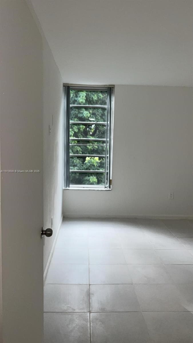 8860 Fontainebleau Blvd # 403, Miami FL 33172 photo 4