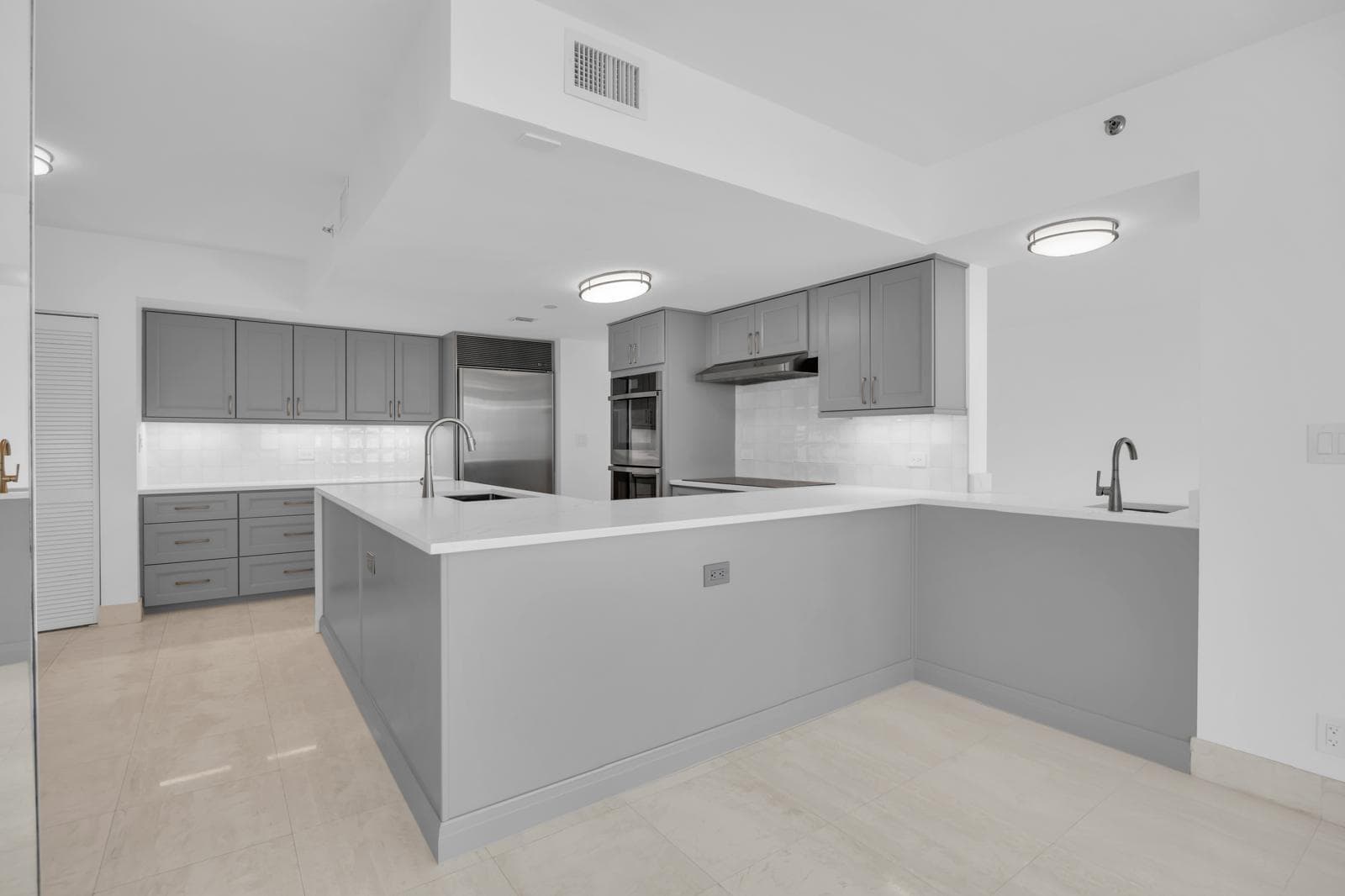 529 S Flagler Dr # 14h, West Palm Beach FL 33401 photo 2