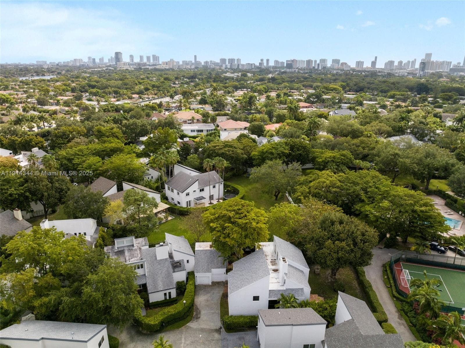 20215 W Oak Haven Cir, Miami FL 33179 photo 4