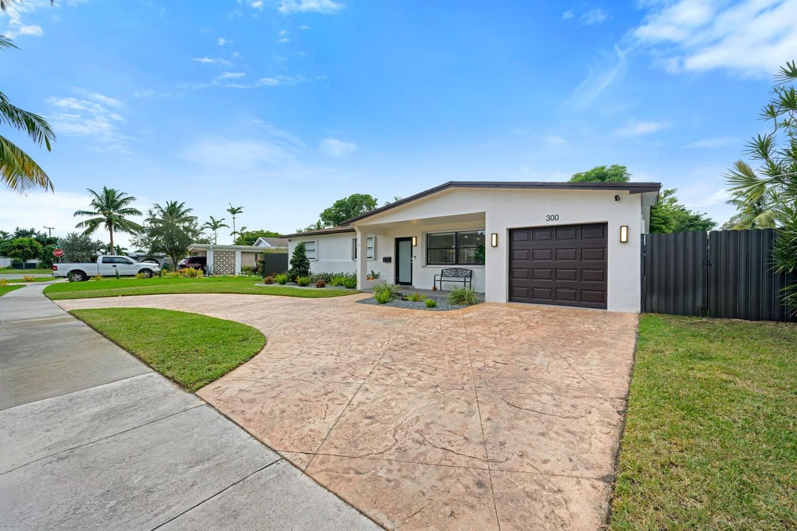 300 SW 65th Way, Pembroke Pines FL 33023 photo 2