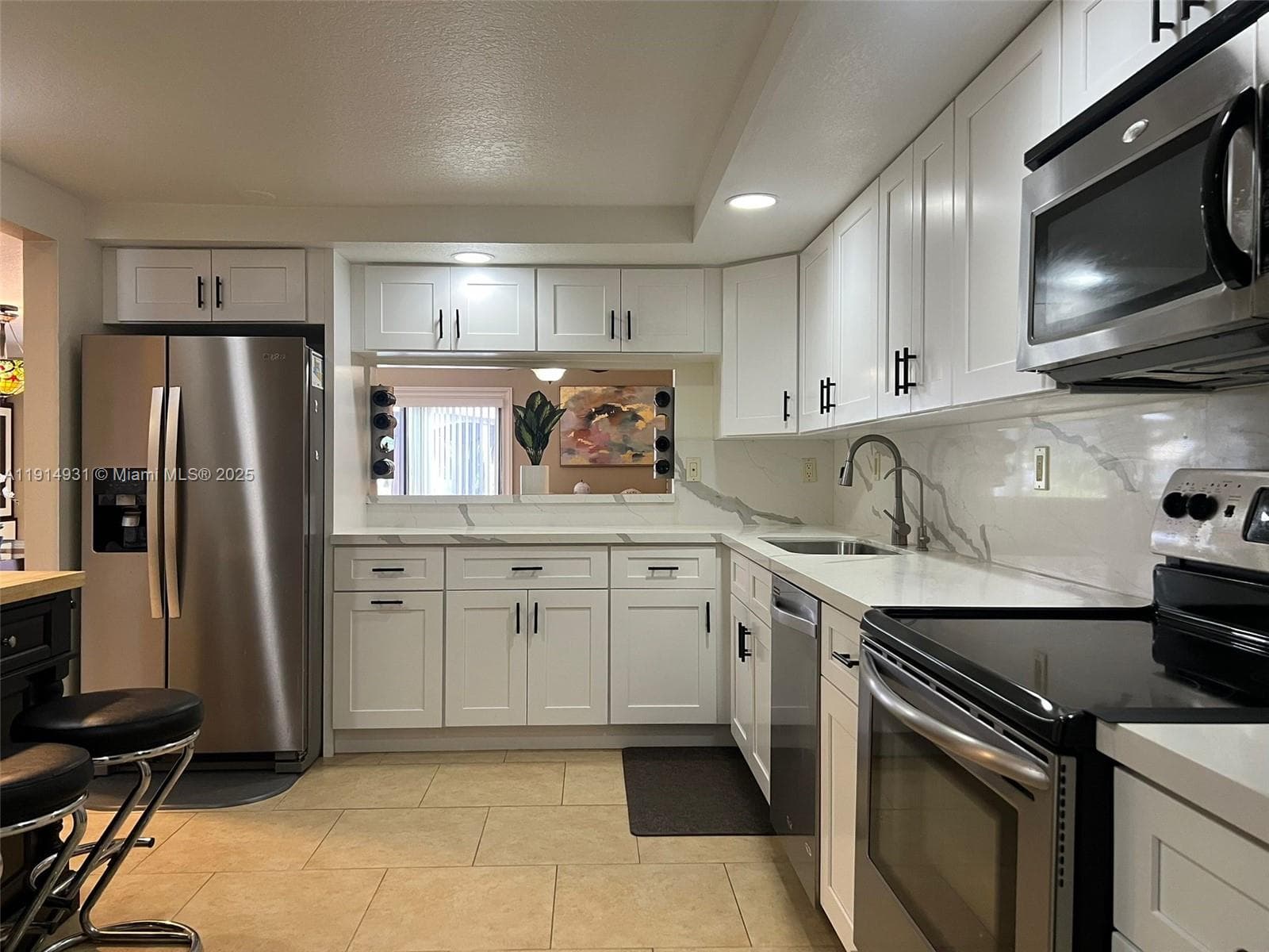 9894 Fairway Cove Ln, Plantation FL 33324 photo 3