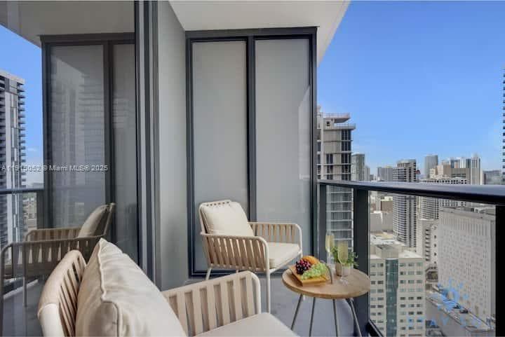 159 NE 6th St # 3004, Miami FL 33132 photo 3