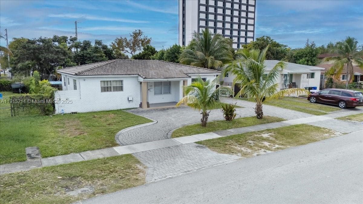 640 NE 168th St, North Miami Beach FL 33162 photo 5