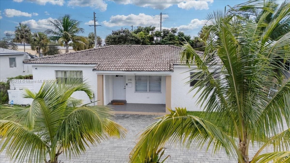 640 NE 168th St, North Miami Beach FL 33162 photo 4