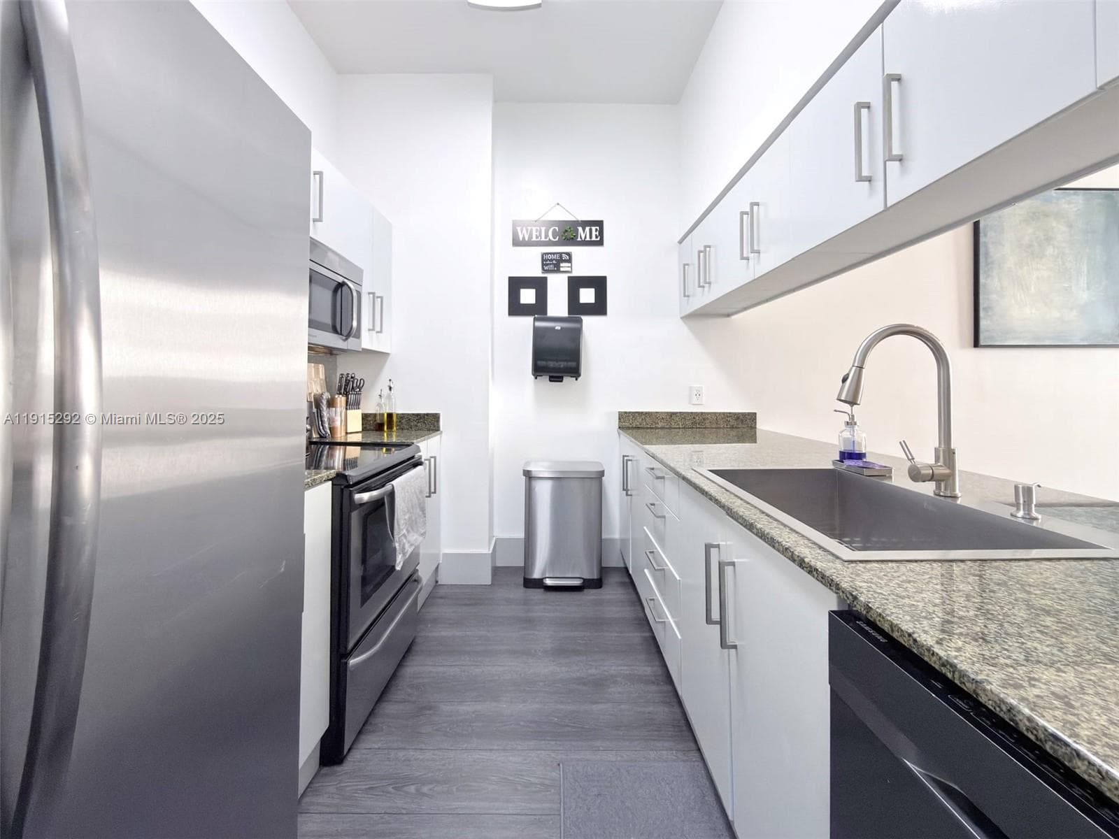 1200 Brickell Bay Dr # 1406, Miami FL 33131 photo 3