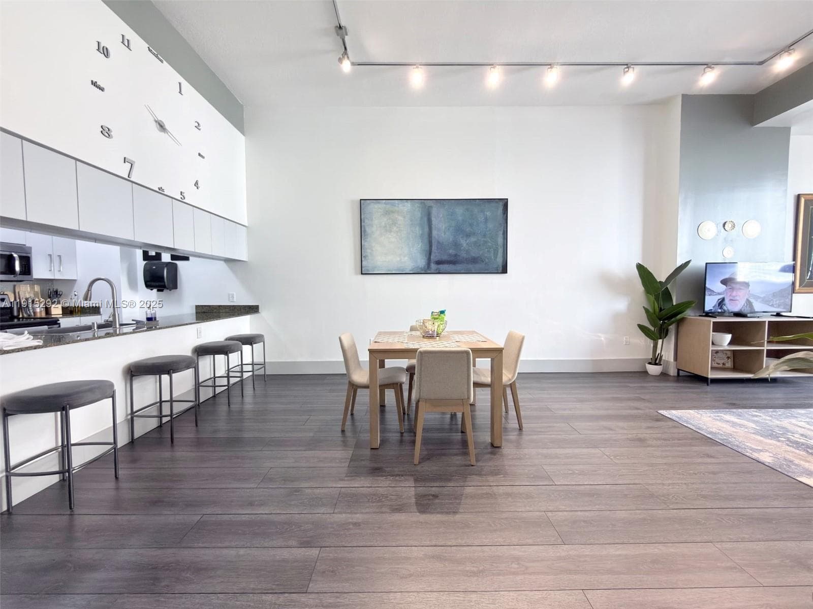 1200 Brickell Bay Dr # 1406, Miami FL 33131 photo 4
