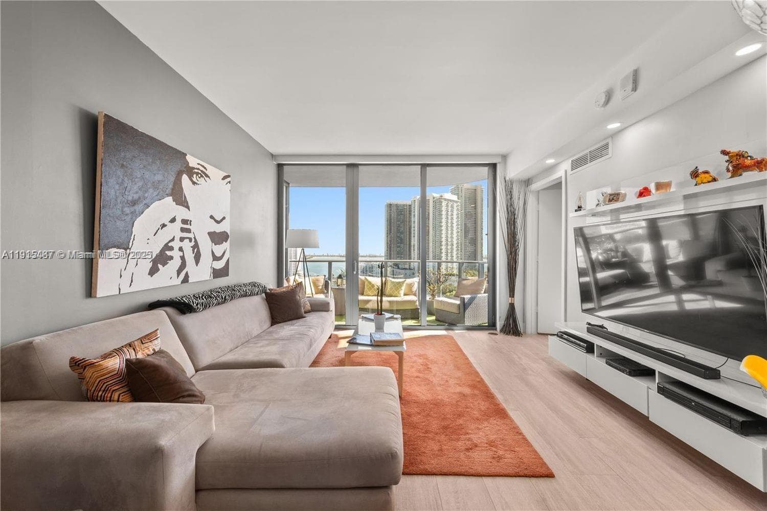 121 NE 34th St # 1705, Miami, FL 33137 photo 2