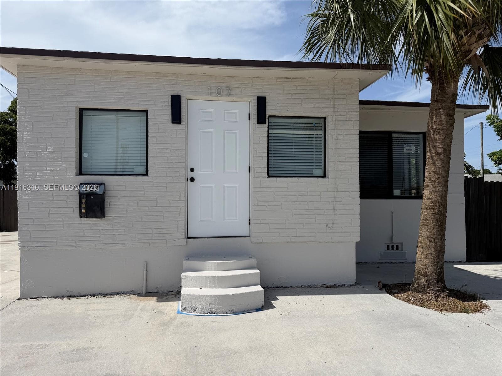 107 W Pembroke Rd, Hallandale Beach FL 33009 photo 2