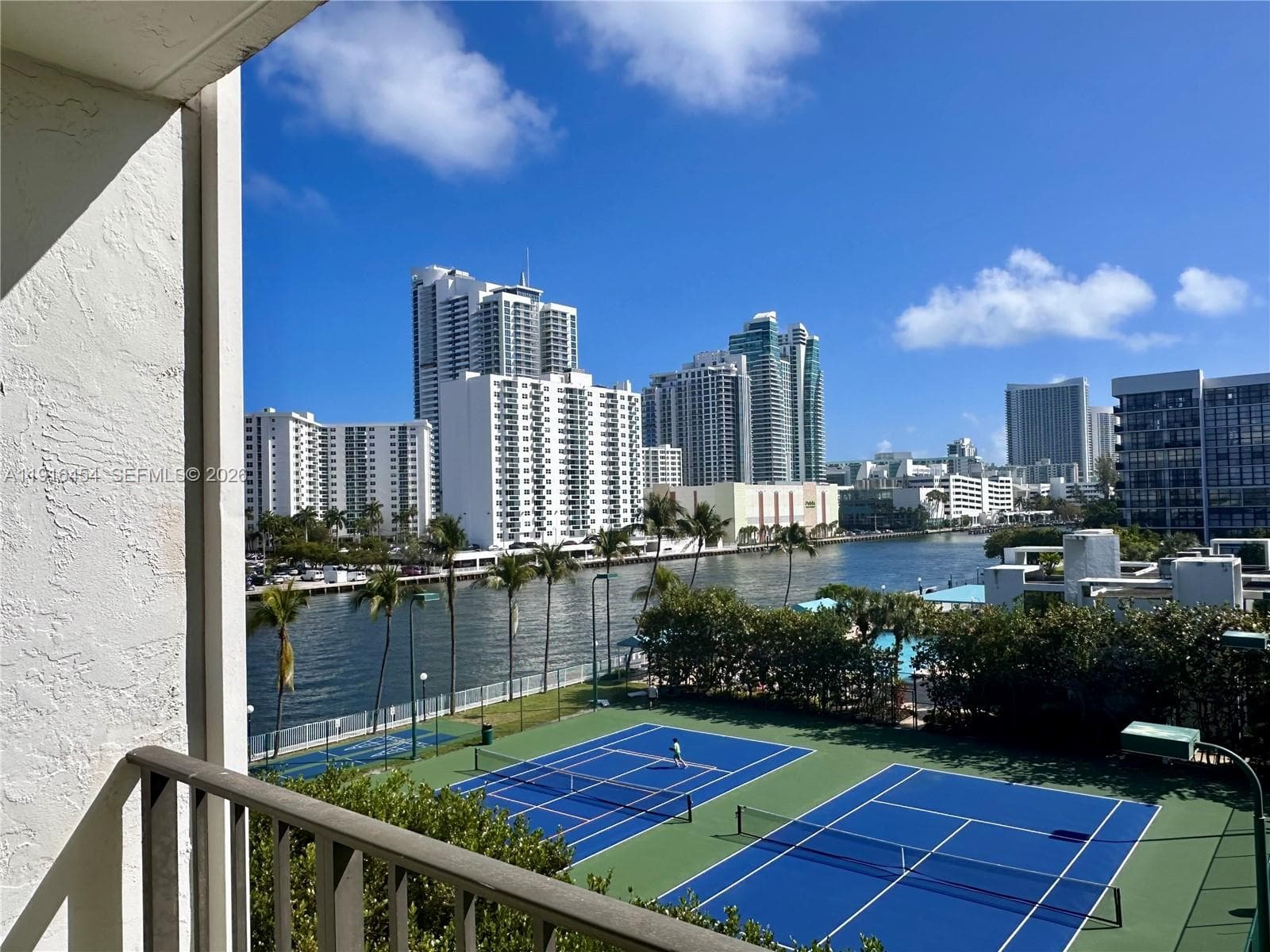 1000 Parkview Dr # 518, Hallandale Beach FL 33009 photo 4