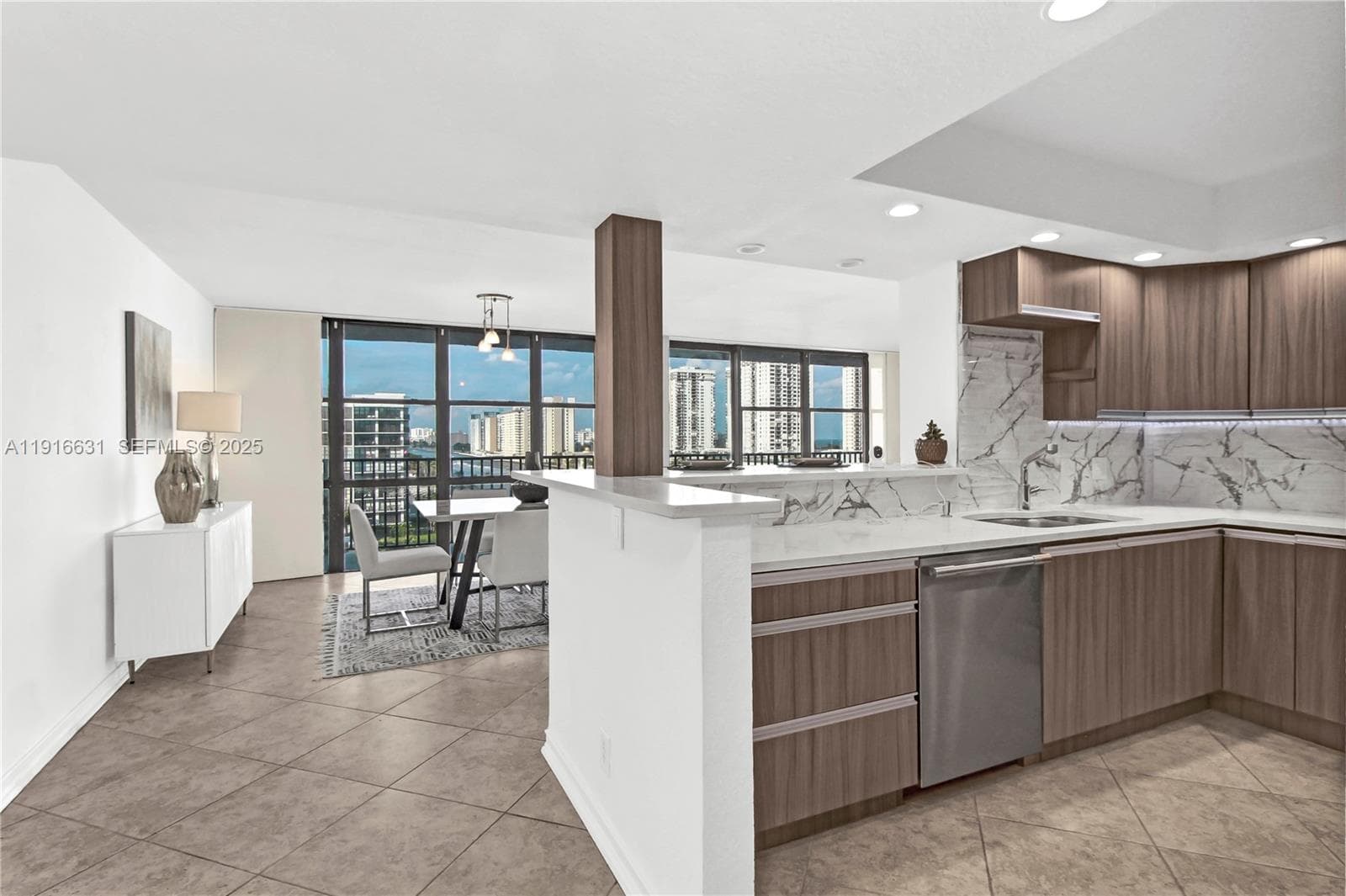 800 Parkview Dr # 821, Hallandale Beach FL 33009 photo 4