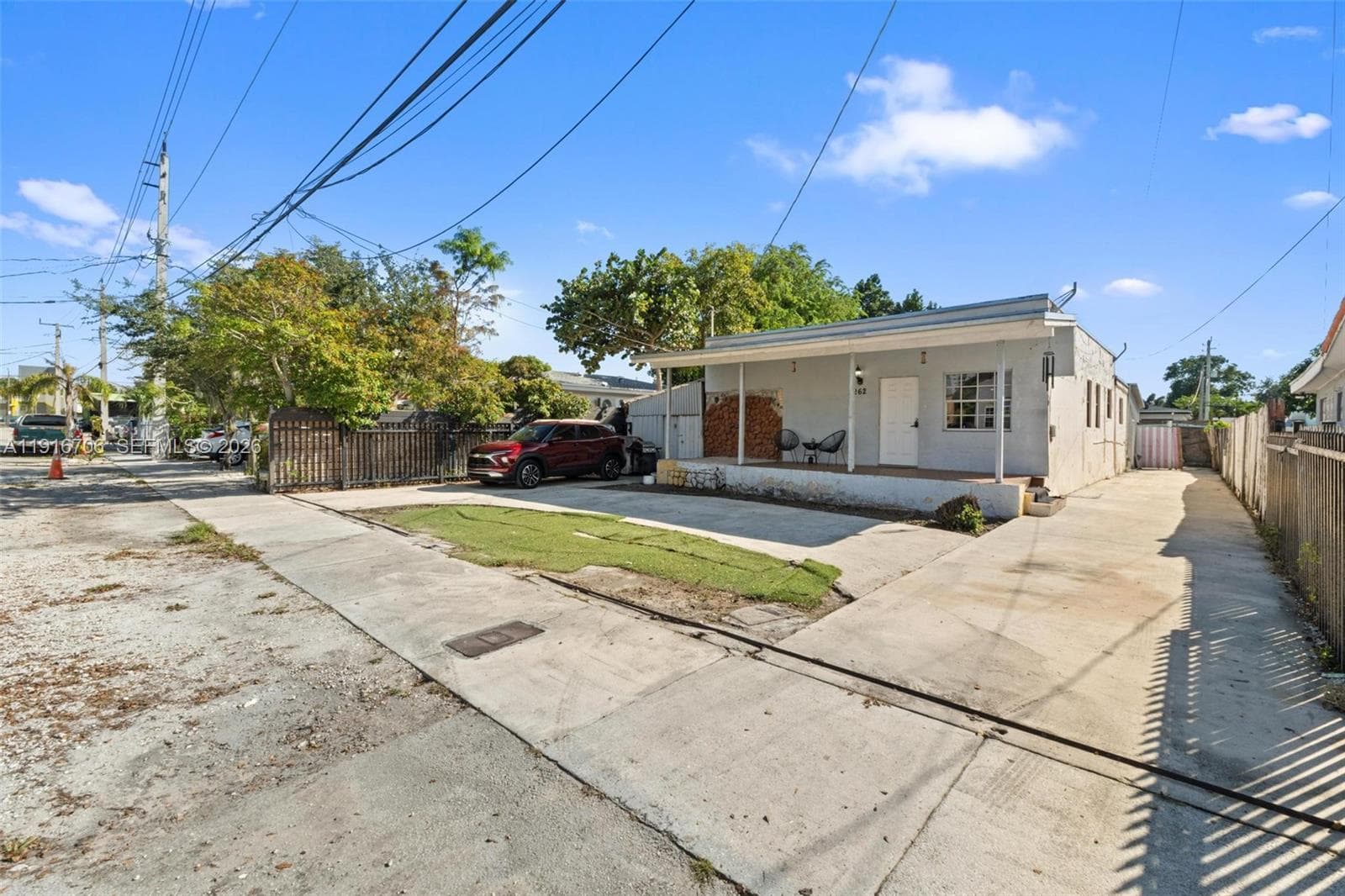 2262 NW 4th St, Miami FL 33125 photo 2
