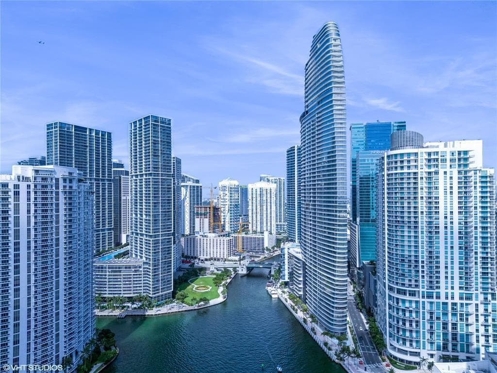 300 Biscayne Blvd Way # 2508, Miami FL 33131 photo 2