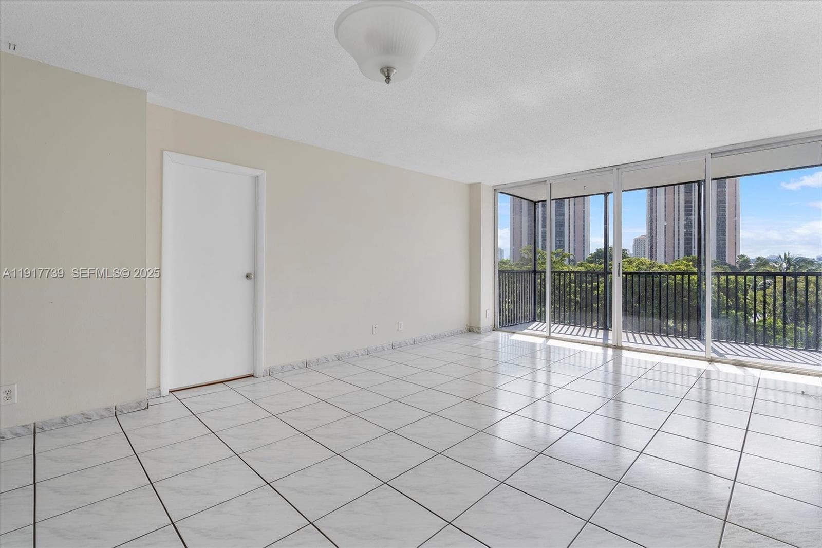 3101 N Country Club Dr # 504, Aventura FL 33180 photo 5
