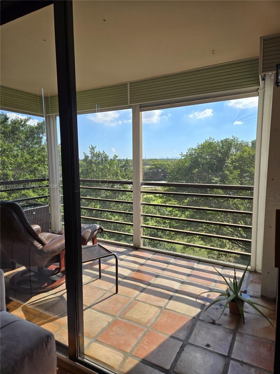 1400 Saint Charles Pl # 612, Pembroke Pines FL 33026 photo 5