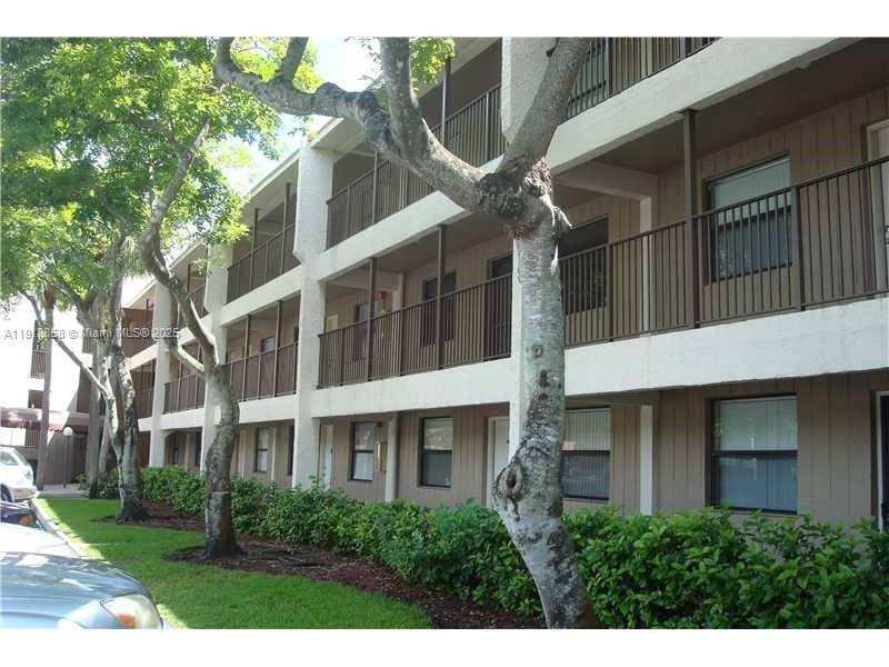8715 Shadow Wood Blvd # 211, Coral Springs FL 33071