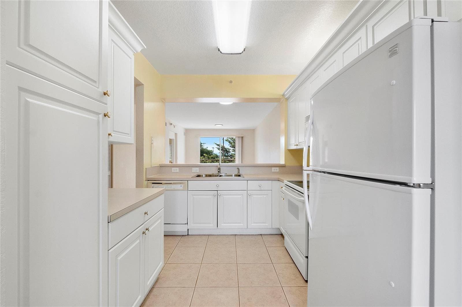 7765 Yardley Drive # 403, Fort Lauderdale FL 33321 photo 3