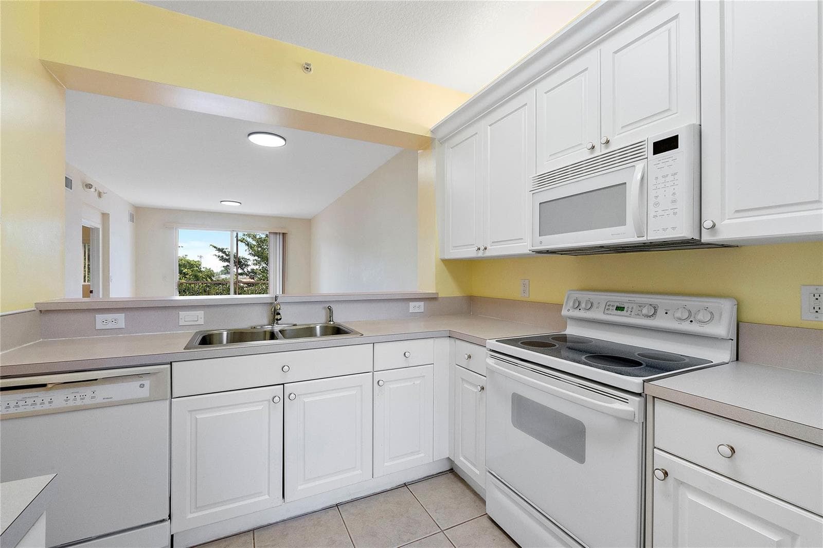 7765 Yardley Drive # 403, Fort Lauderdale FL 33321 photo 4
