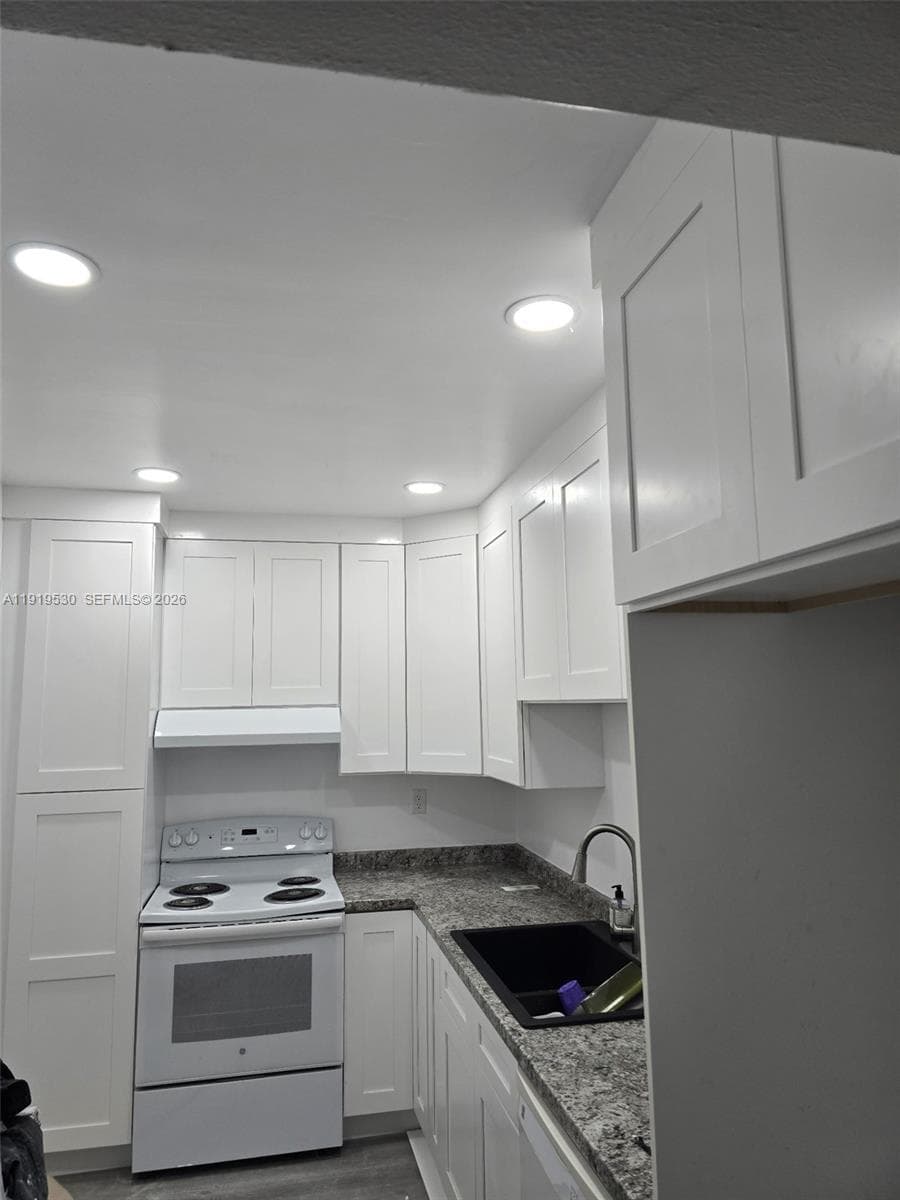 9159 SW 77th Ave # 211, Miami FL 33156 photo 3