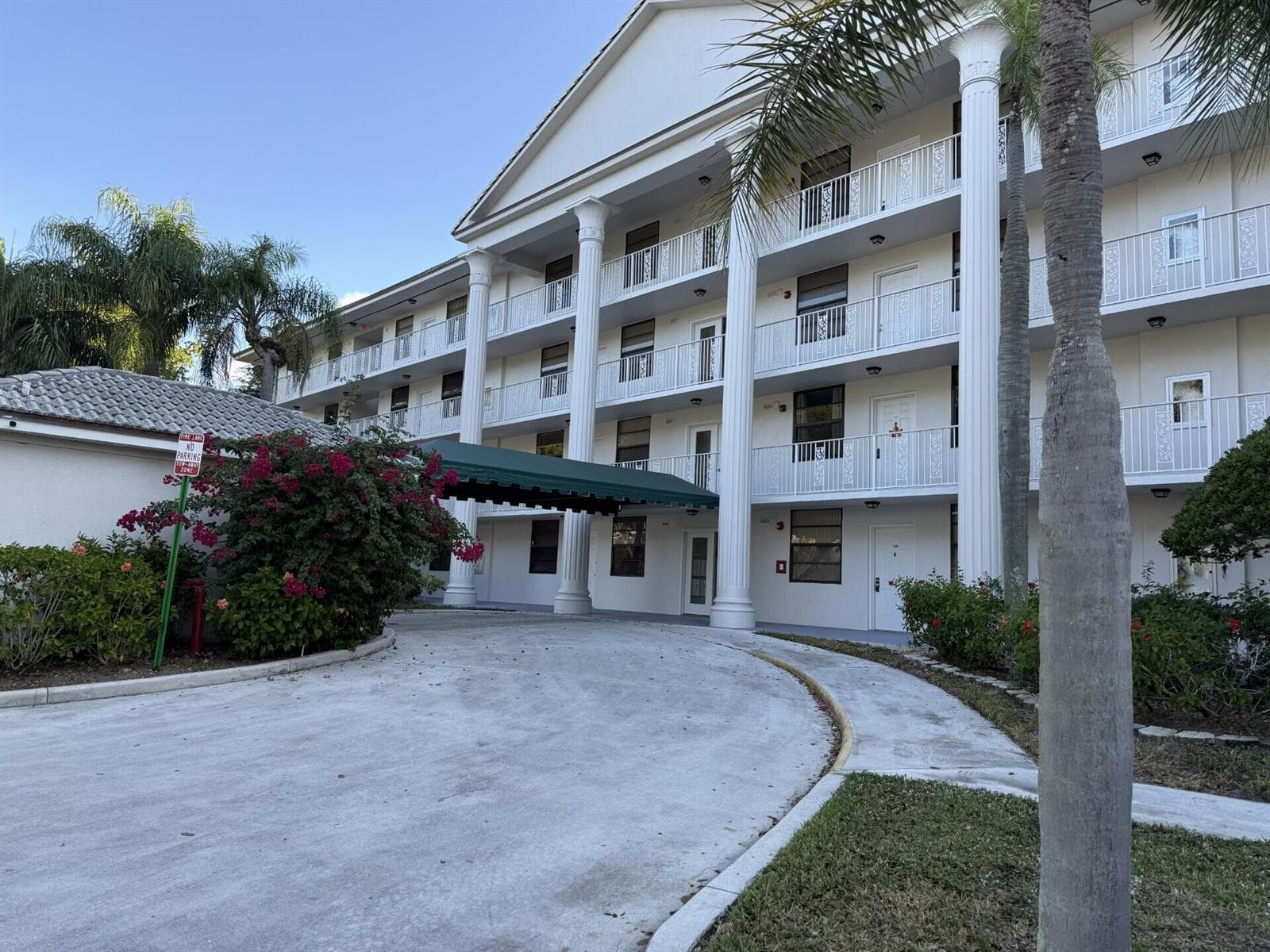 3710 Whitehall Drive # 401, West Palm Beach FL 33401 photo 2