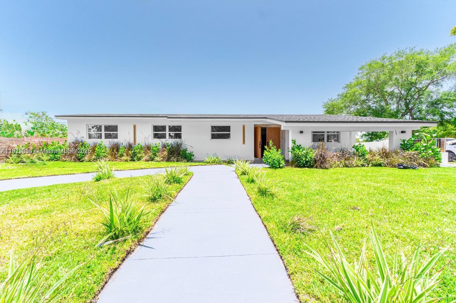 19661 NE 10th Pl, Miami FL 33179 photo 2