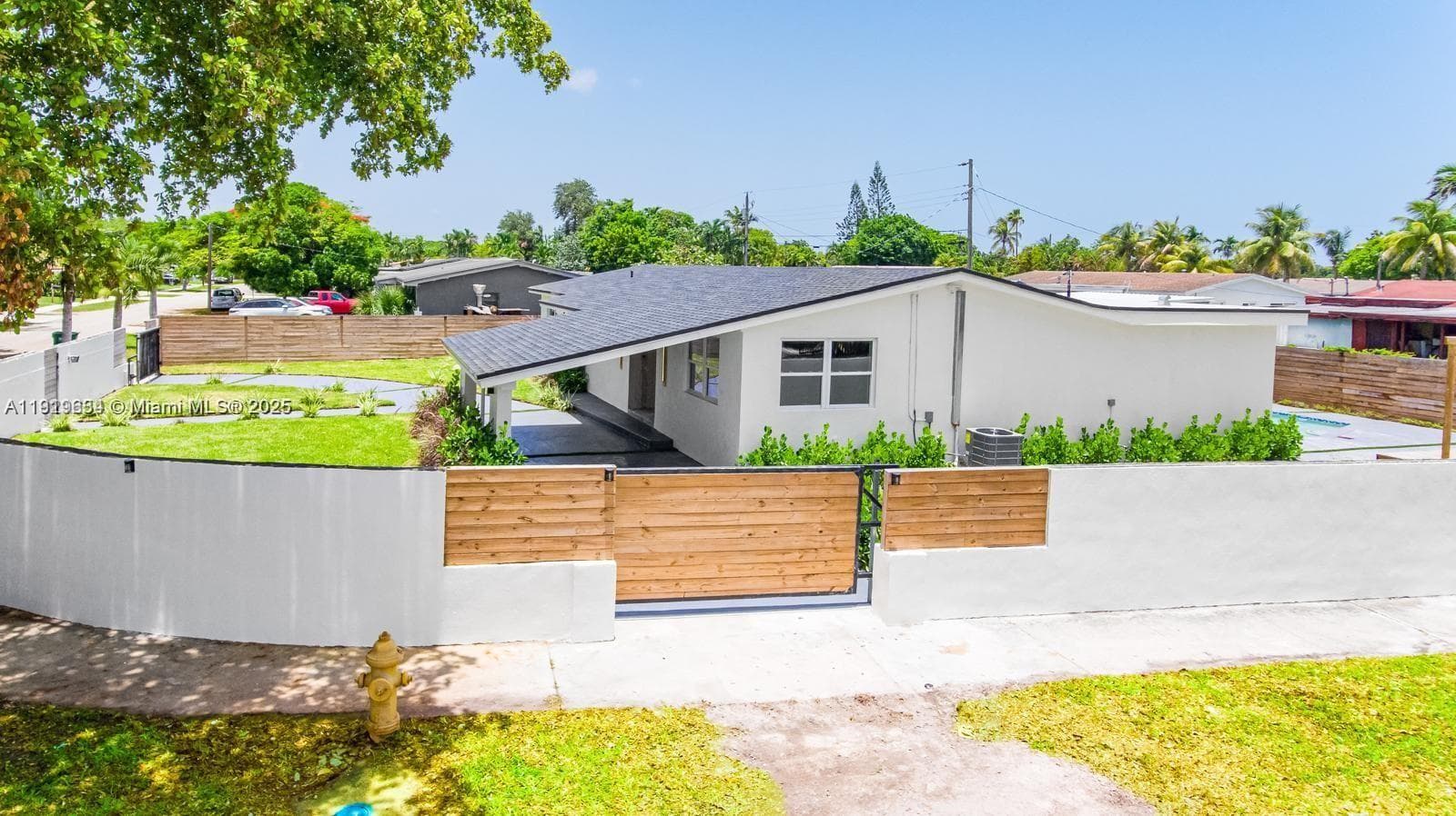 19661 NE 10th Pl, Miami FL 33179 photo 3