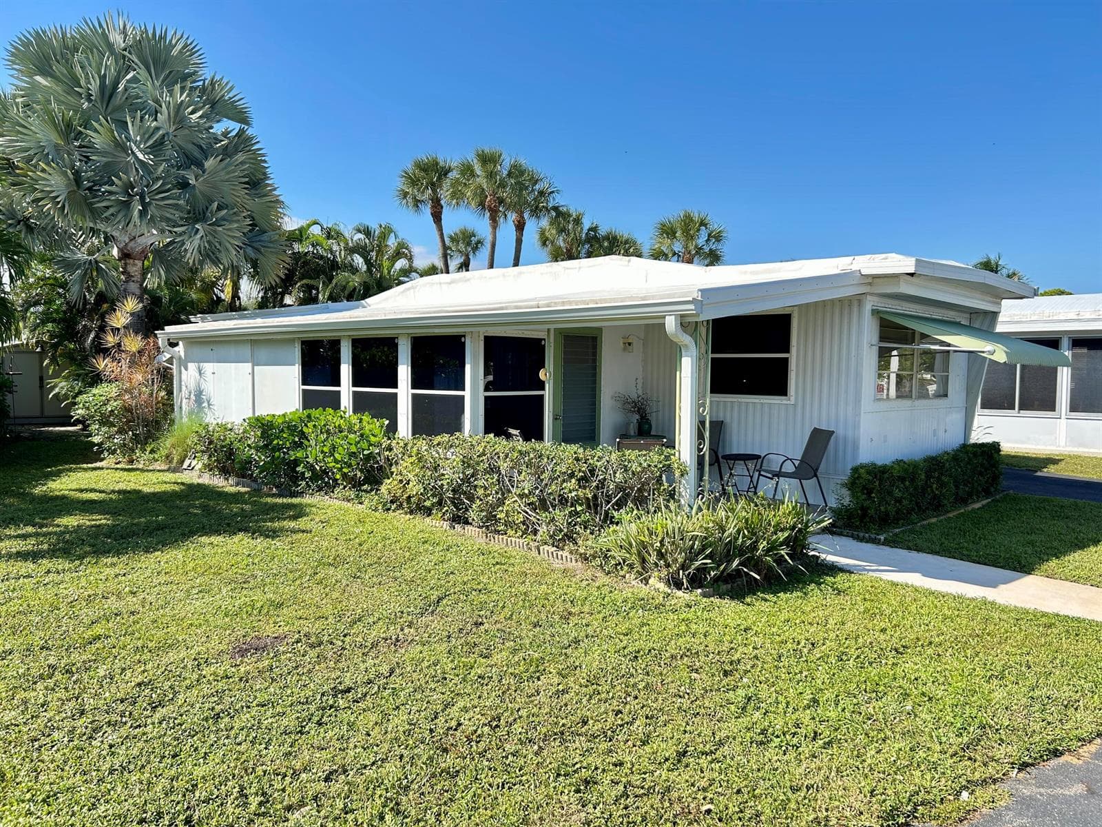 425 E Bougainvillea Drive, Deerfield Beach FL 33442 photo 2