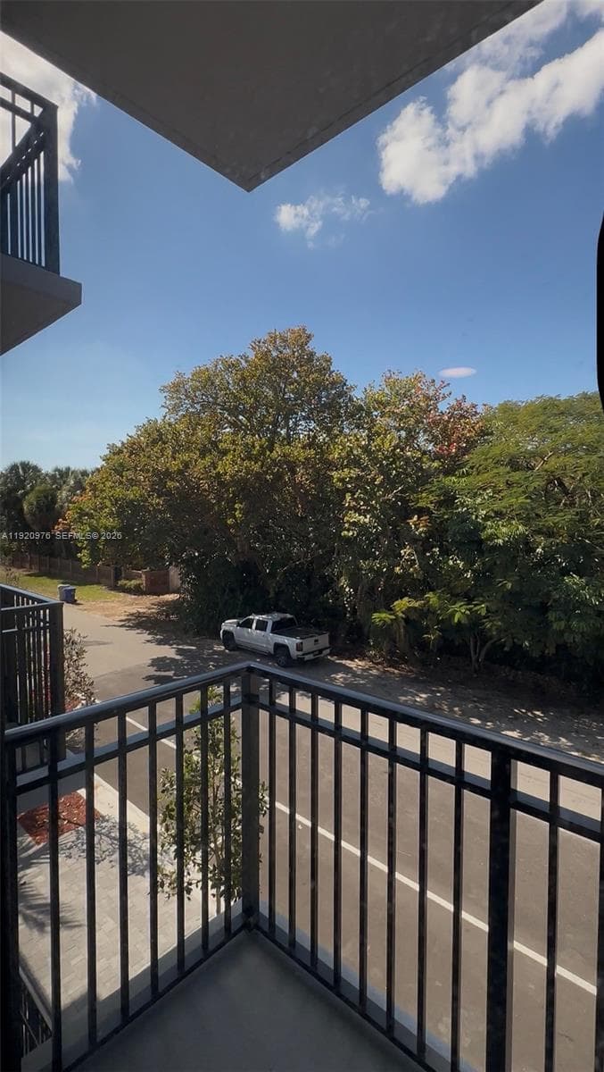 20 NE 19th Ave # 302, Pompano Beach, FL 33060 photo 5