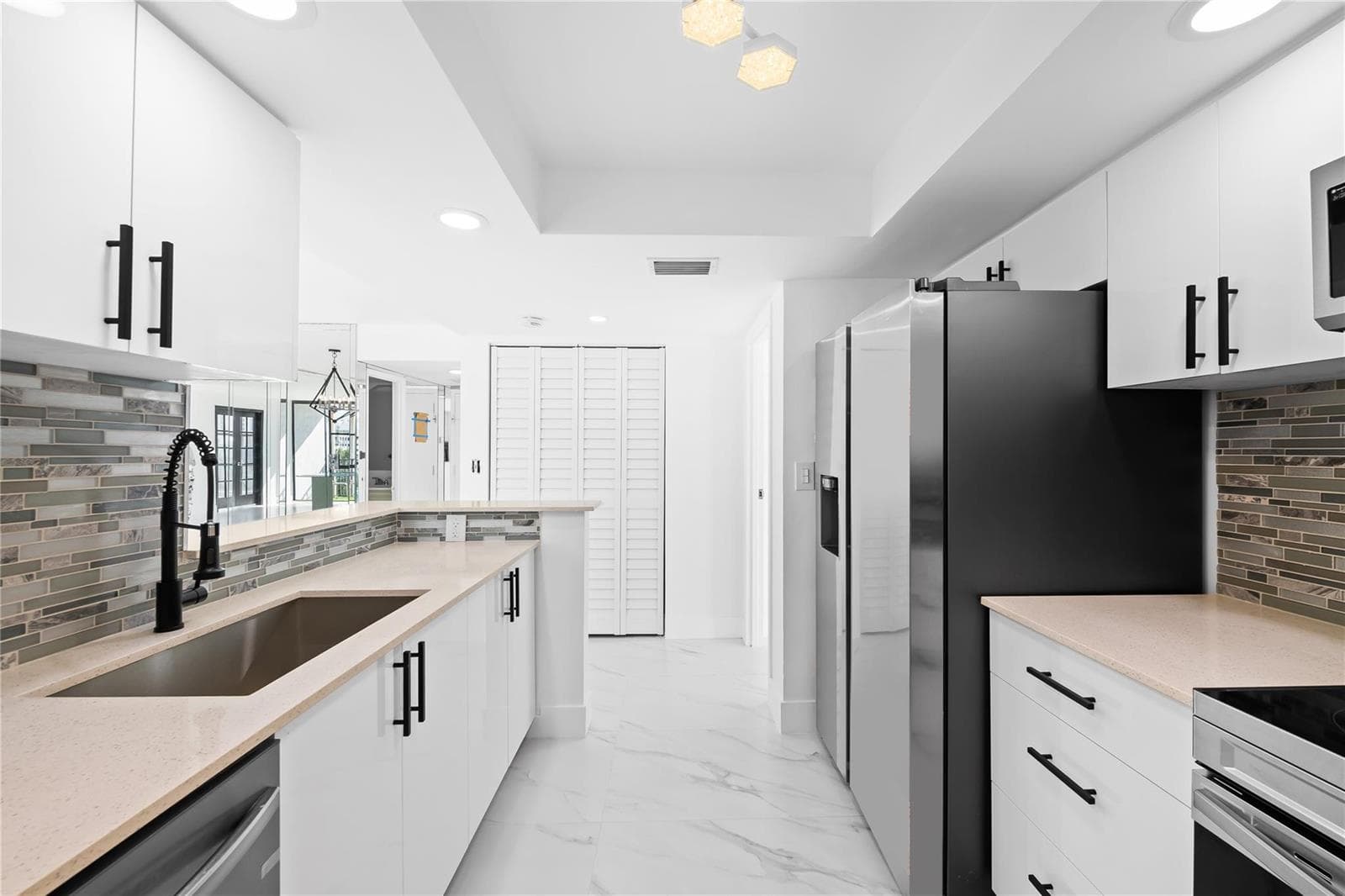 800 Parkview Drive # 718, Hallandale Beach FL 33009 photo 5