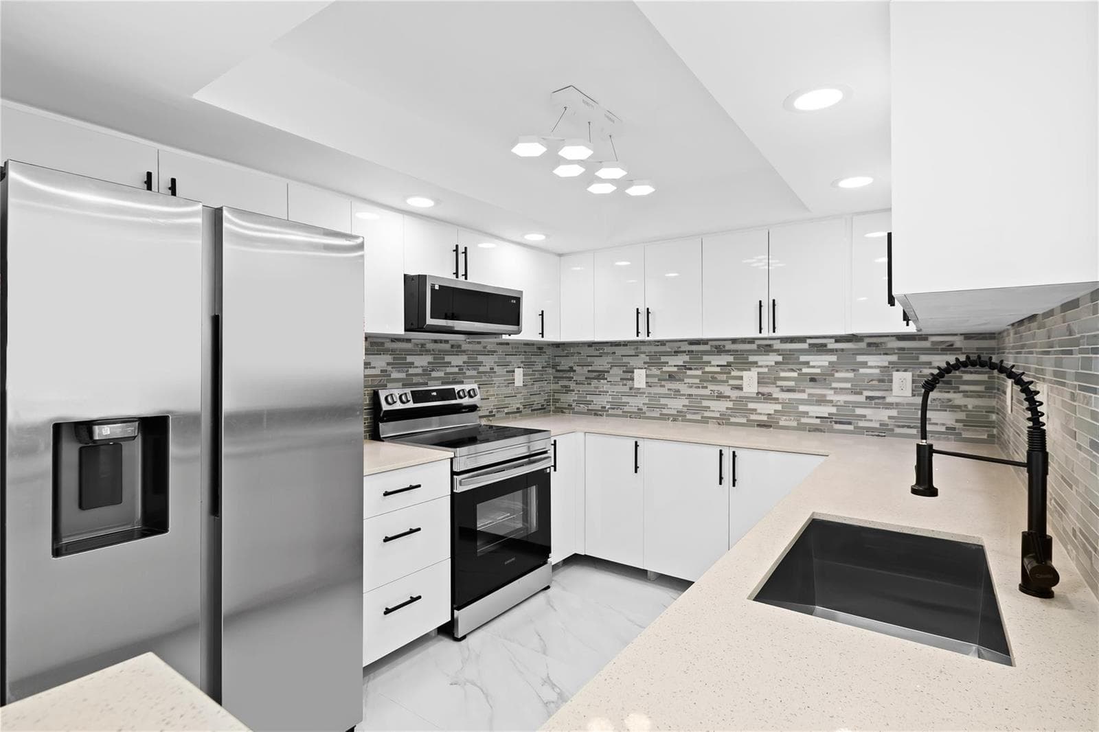 800 Parkview Drive # 718, Hallandale Beach FL 33009 photo 4