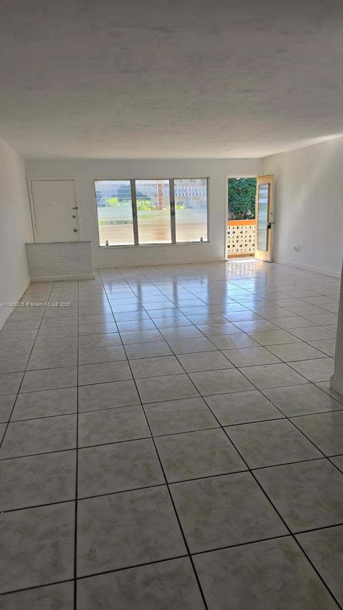 1885 NE 121st St # 17, North Miami FL 33181 photo 2