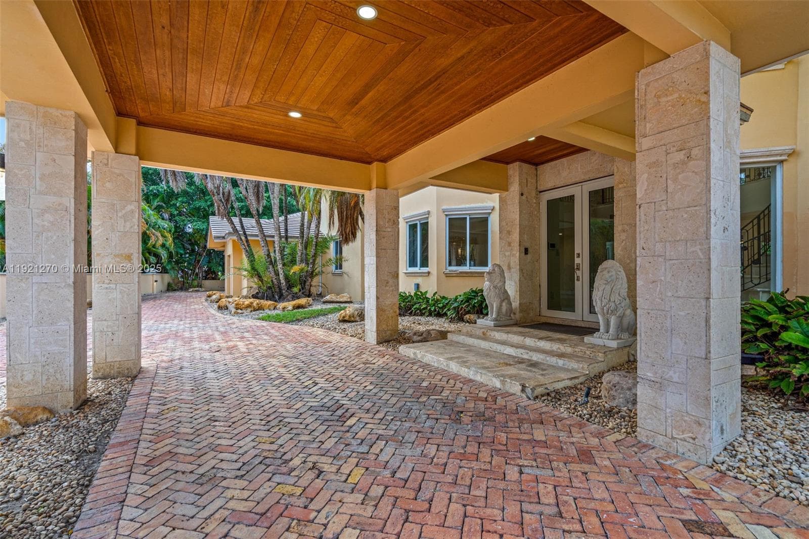 7225 Gleneagle Dr, Miami Lakes FL 33014 photo 3