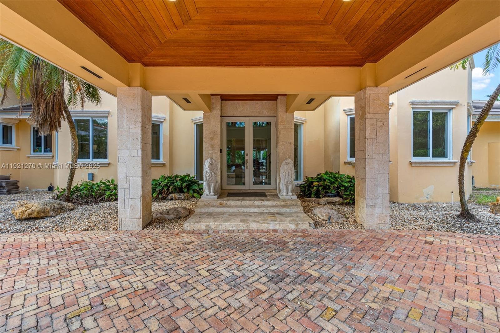 7225 Gleneagle Dr, Miami Lakes FL 33014 photo 4