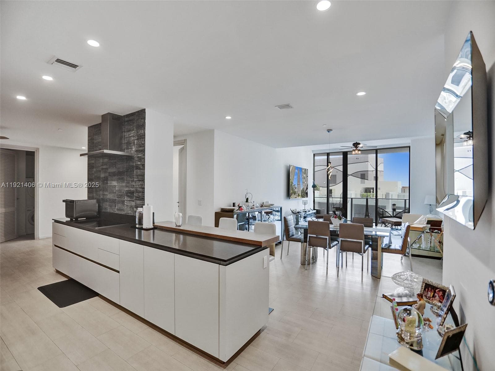 1000 Brickell Plz # PH5103, Miami, FL 33131 photo 2