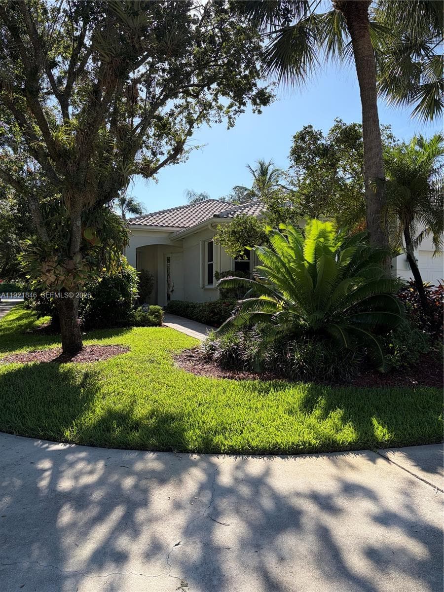 2518 Bay Pointe Ct, Weston FL 33327