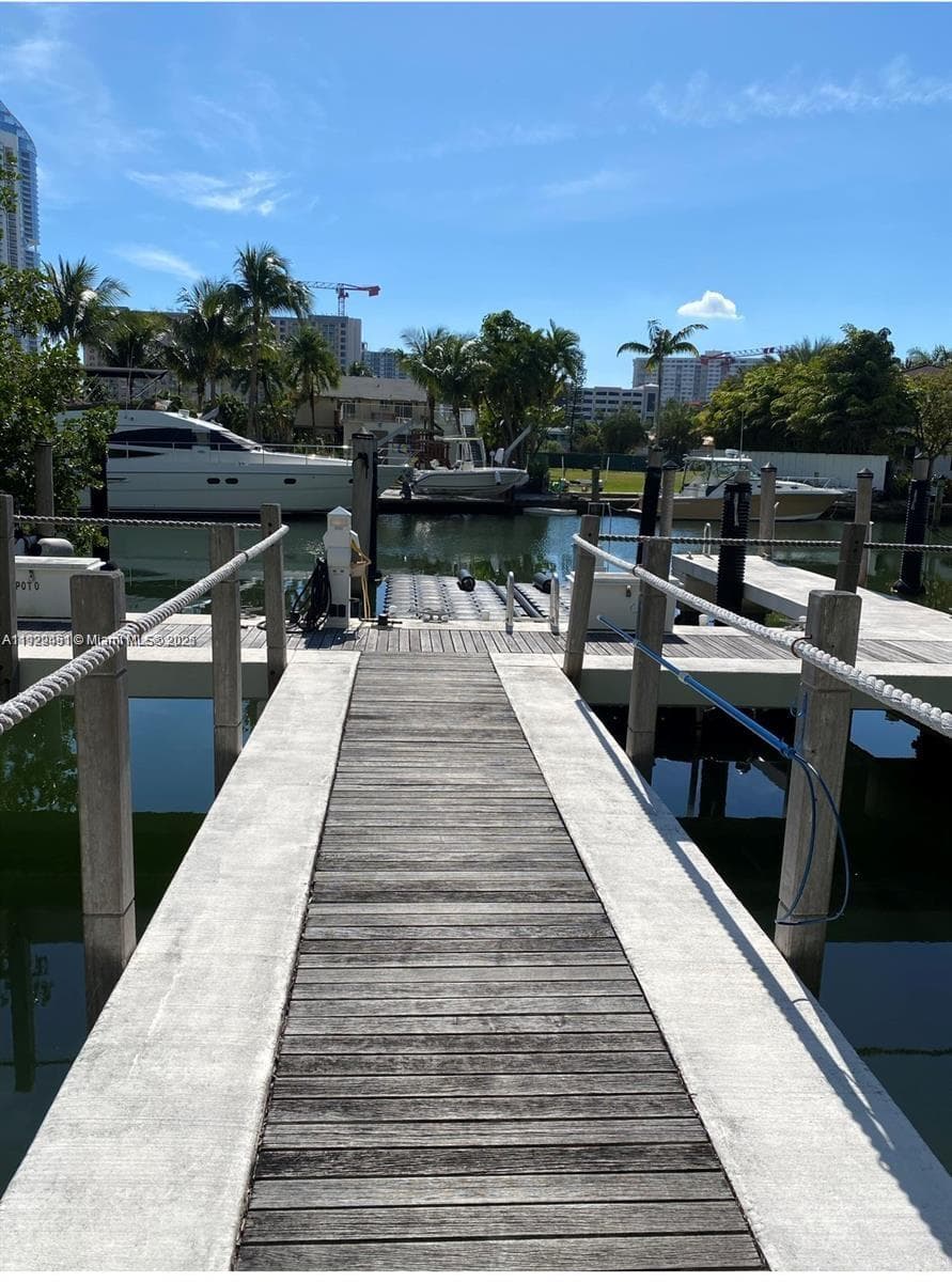 16400 Collins Ave, Sunny Isles Beach FL 33160