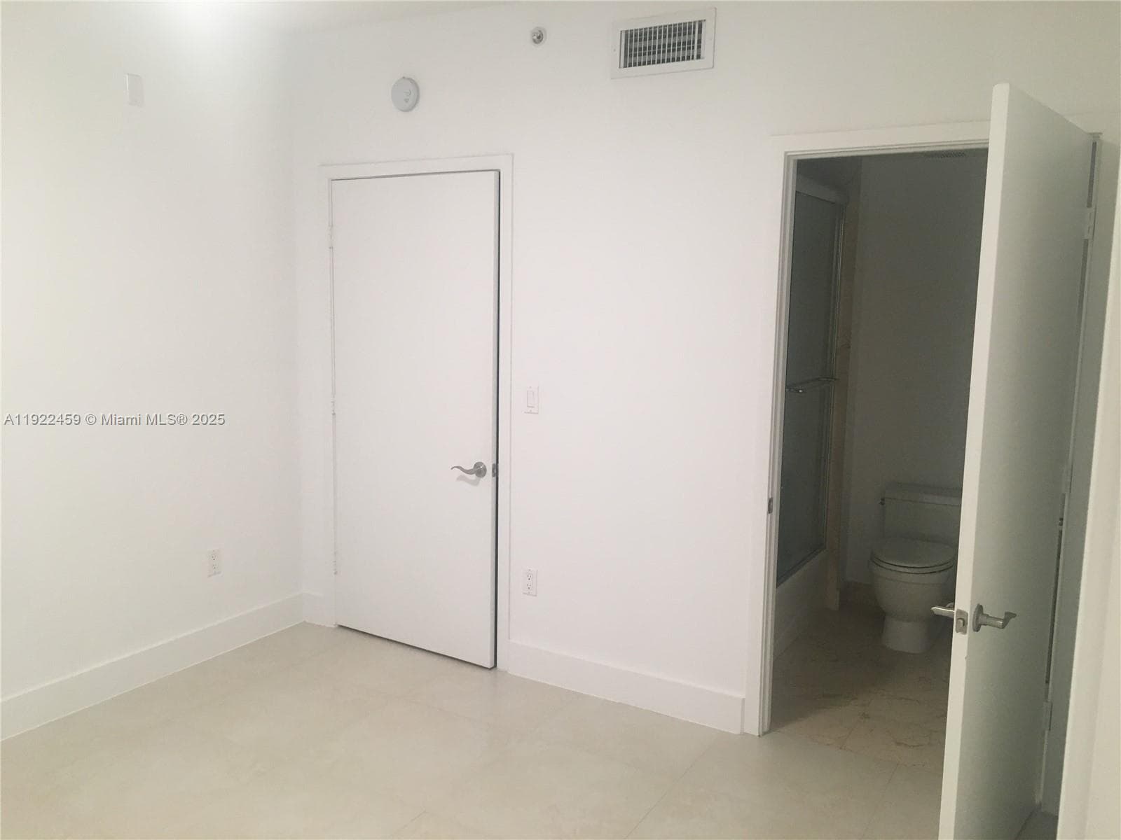 6000 Collins Ave # 521, Miami Beach FL 33140 photo 4