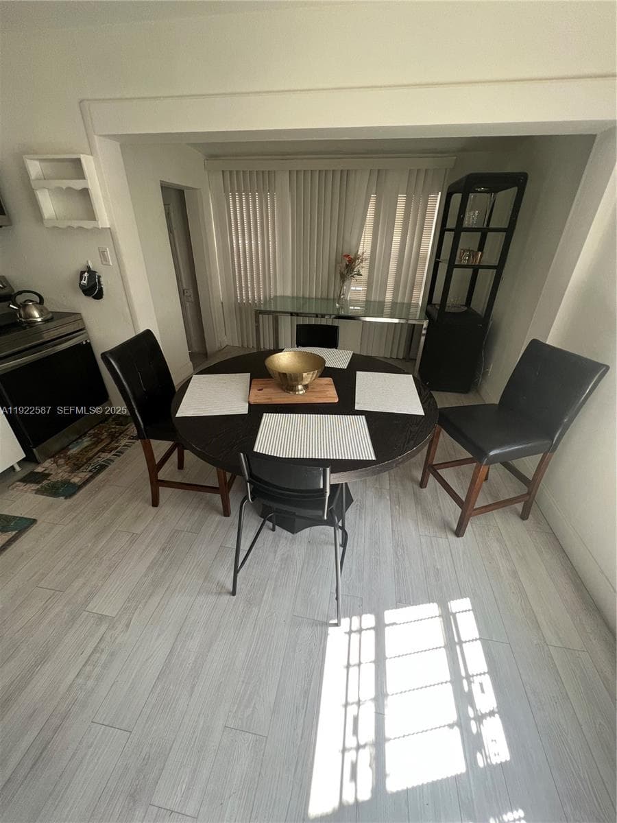 713 SW 7th Ave, Hallandale Beach FL 33009 photo 2