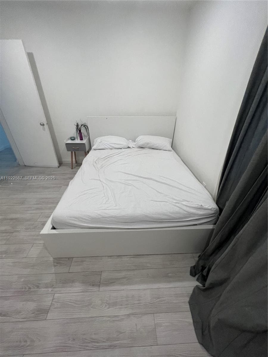 713 SW 7th Ave, Hallandale Beach FL 33009 photo 3