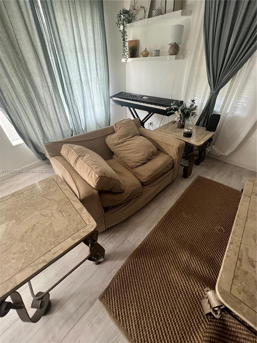 713 SW 7th Ave, Hallandale Beach FL 33009 photo 4
