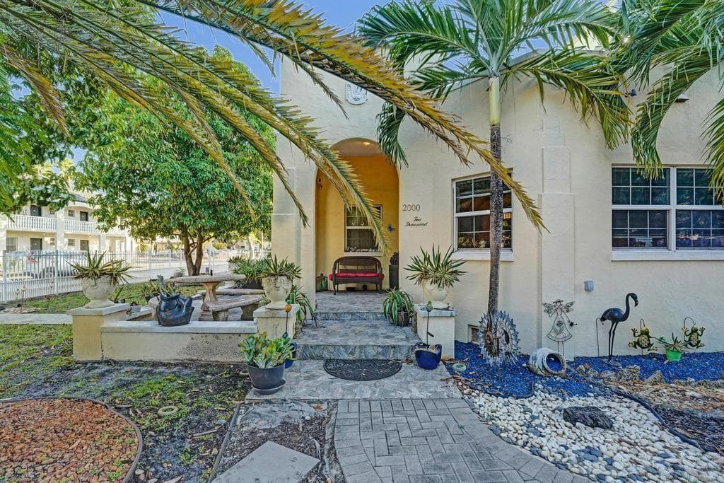 2000 Jackson Street, Hollywood FL 33020