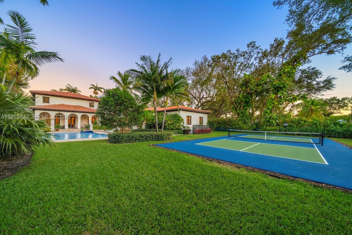 8800 SW 57 Ave, Pinecrest FL 33156 photo 2