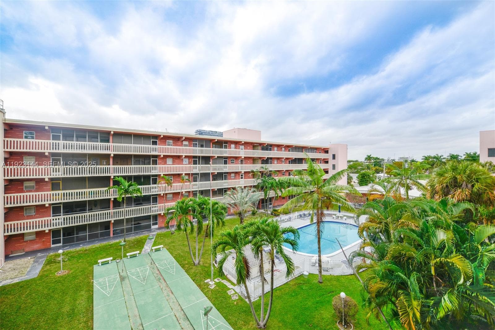 200 NE 12th Ave # 6D, Hallandale Beach FL 33009 photo 2