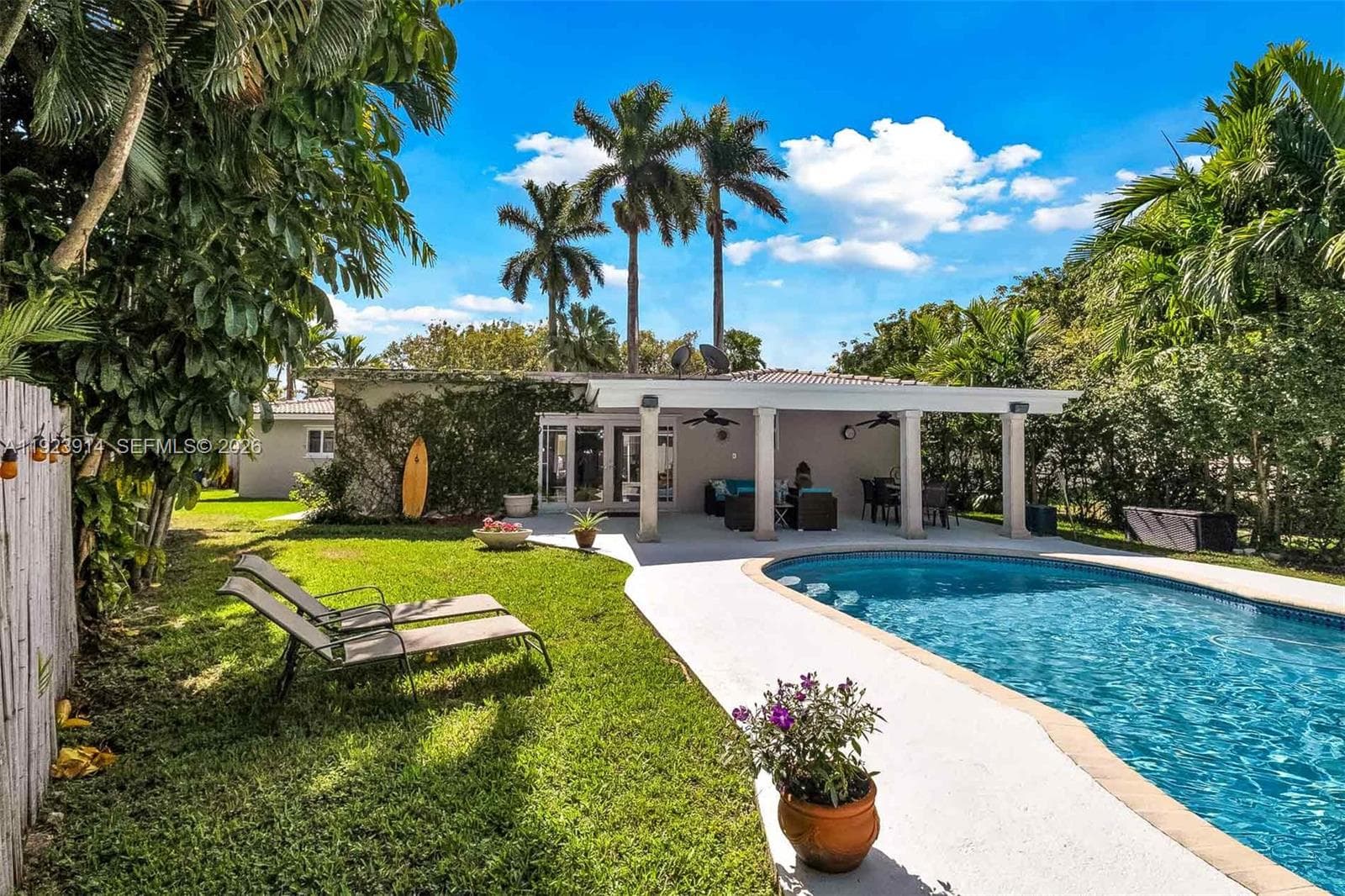 461 NE 115th St, Miami FL 33161 photo 2