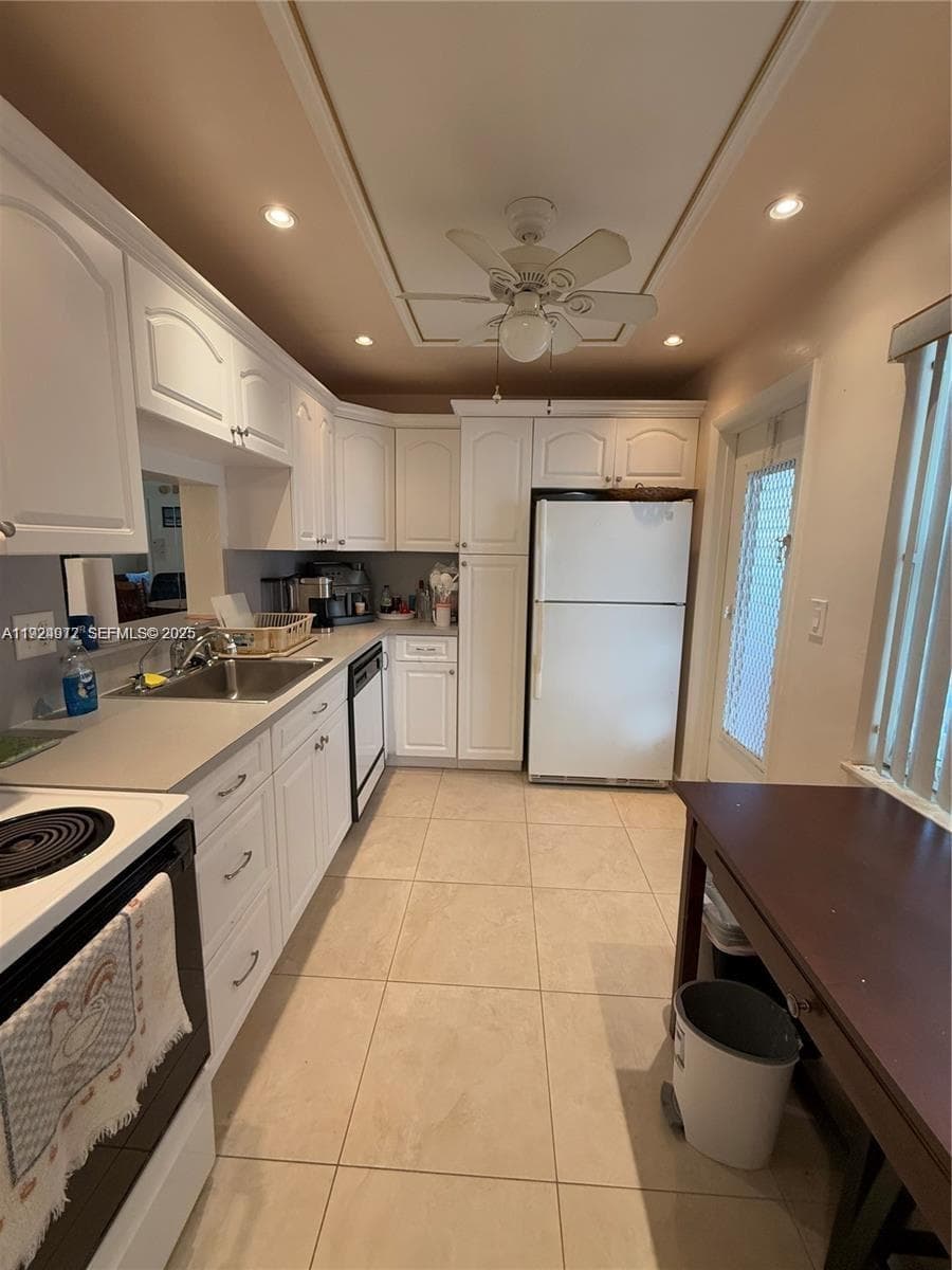 4270 NW 40th St # 202, Lauderdale Lakes FL 33319 photo 2