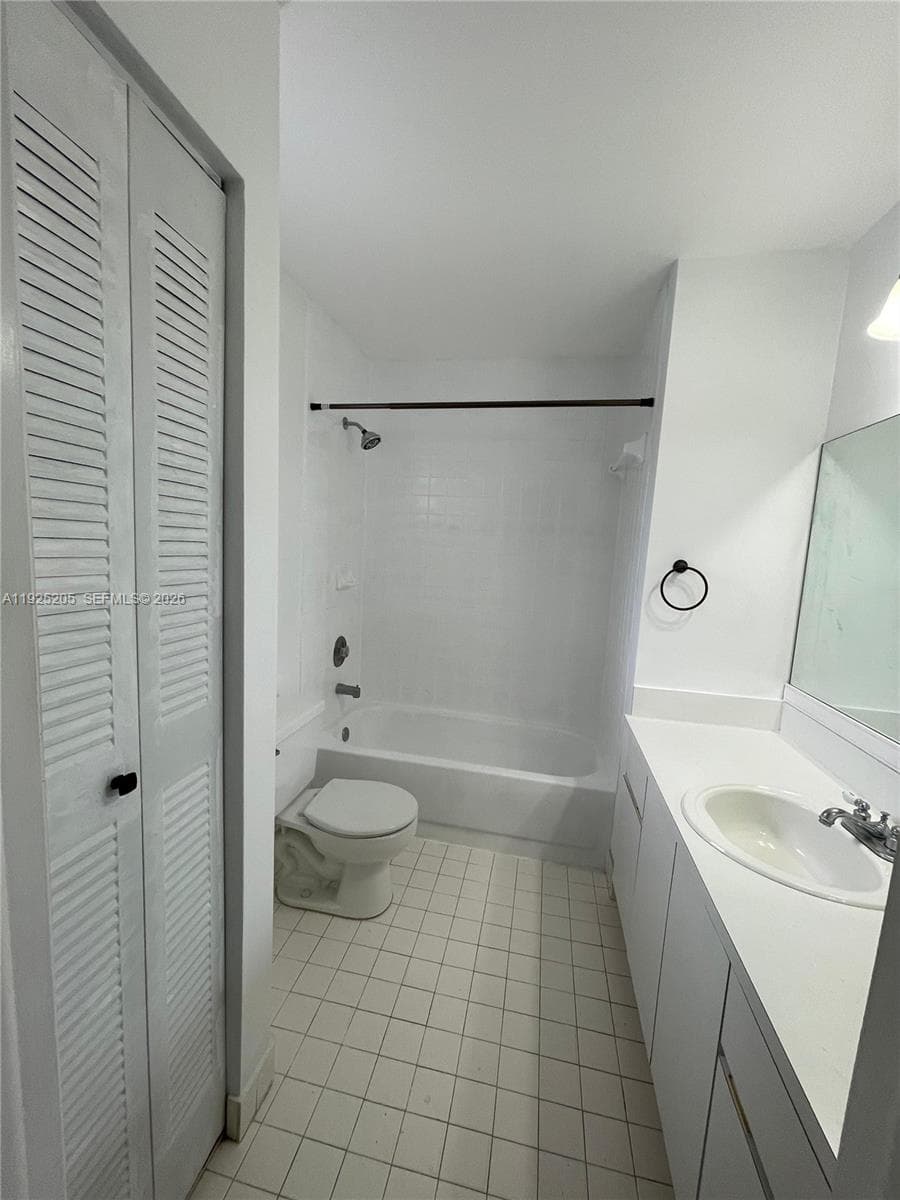 3375 W 76th St # 211, Hialeah FL 33018 photo 4
