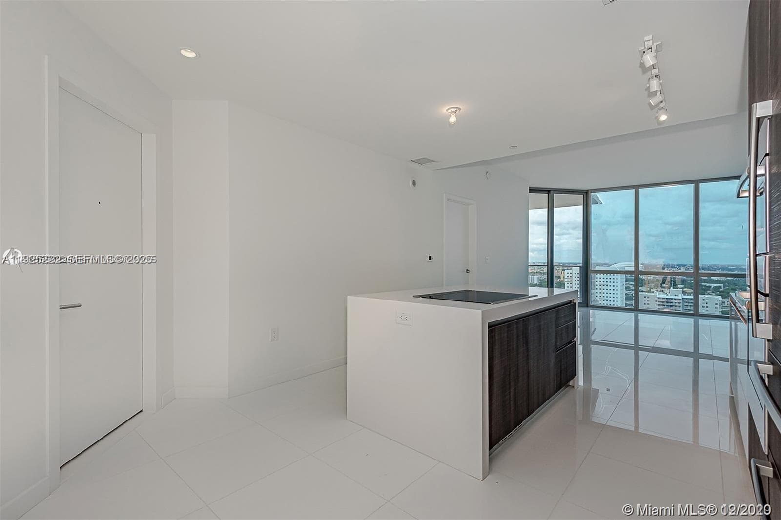 851 NE 1st Ave # 1608, Miami FL 33132 photo 2