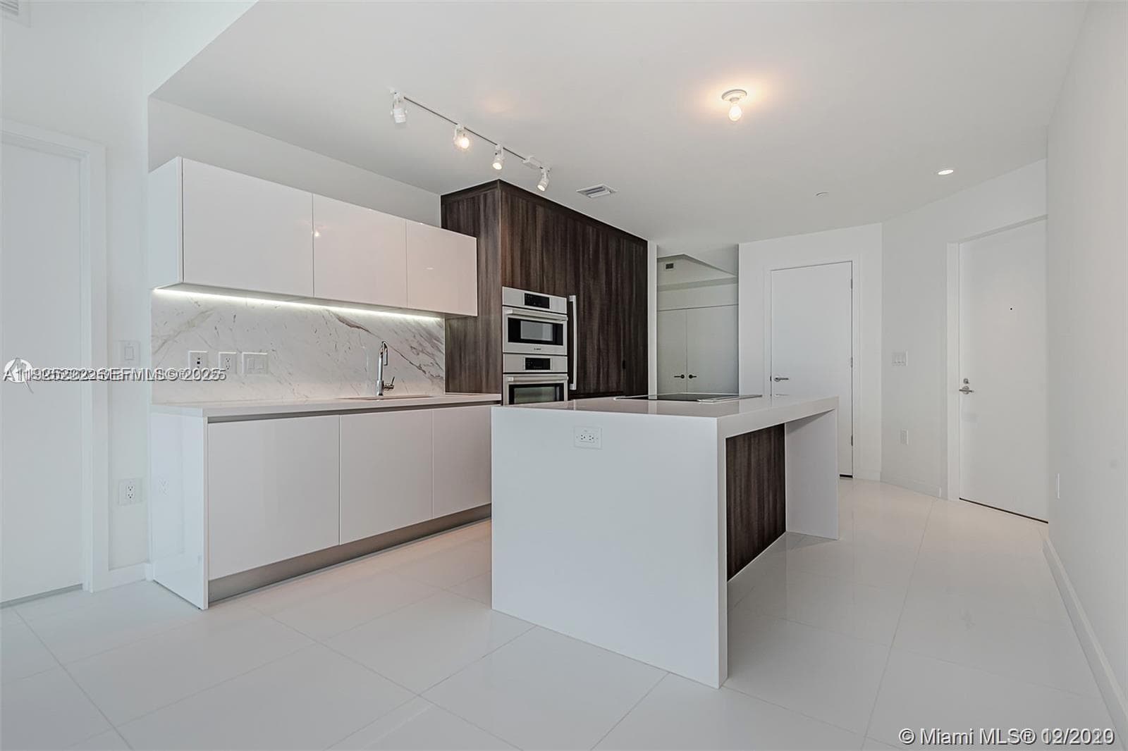 851 NE 1st Ave # 1608, Miami FL 33132 photo 3