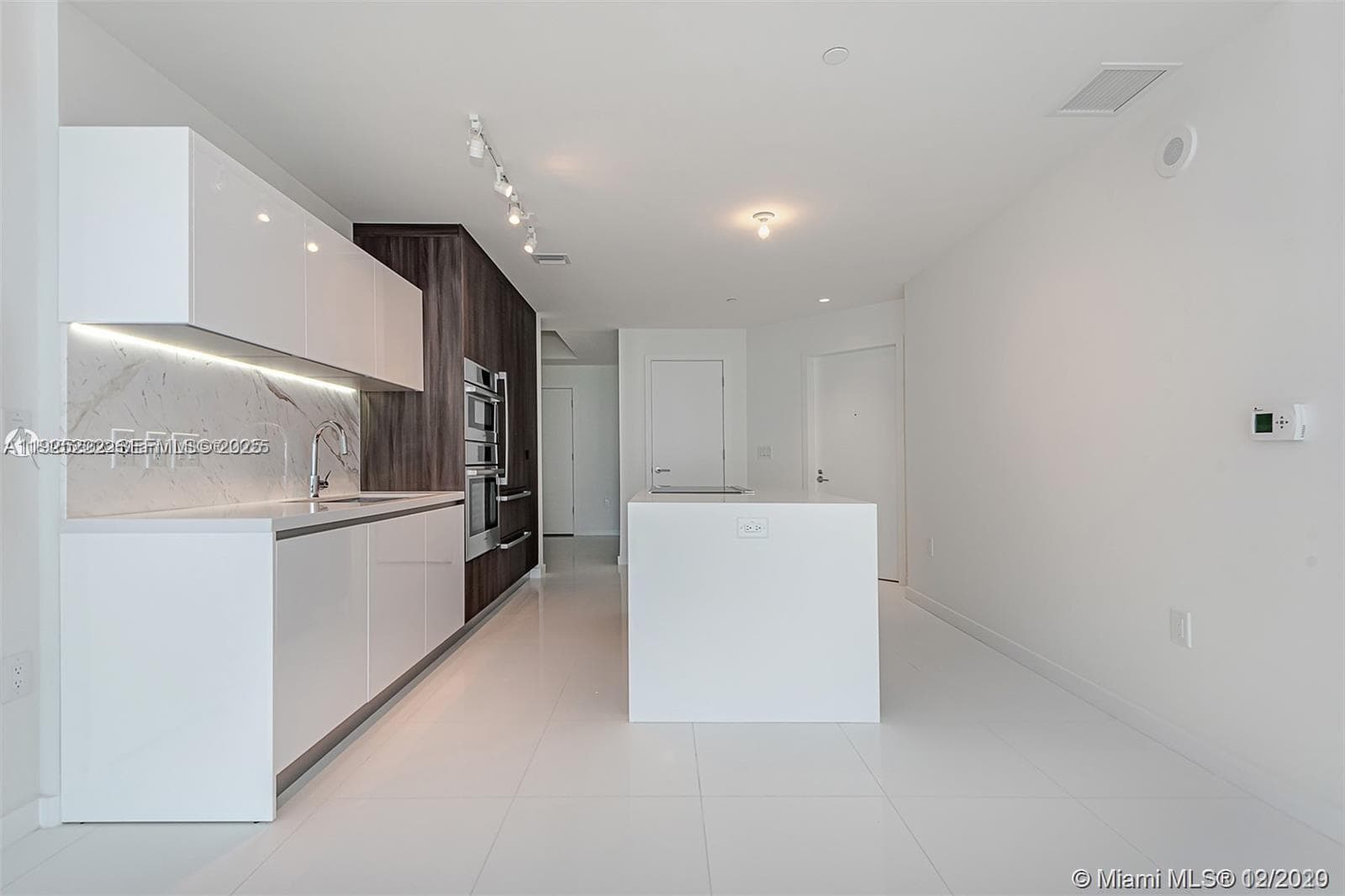 851 NE 1st Ave # 1608, Miami FL 33132 photo 4